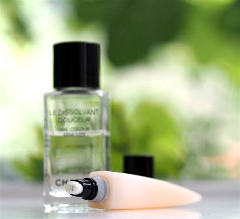 chanel le blanc huile|Chanel l'huile camelia nail treatment.